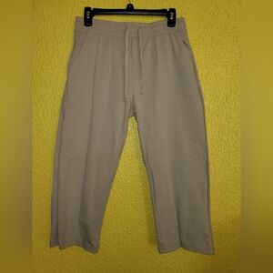 ✨️NWT Womens Capri Pants Size Small